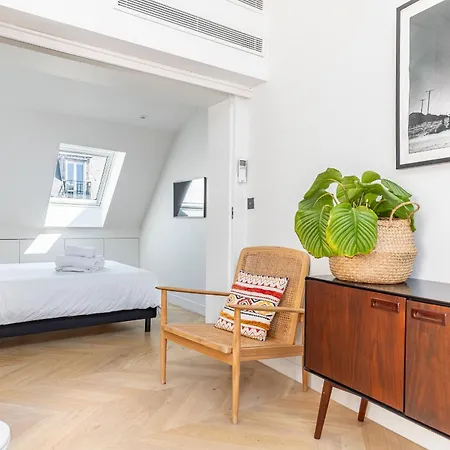 Appartamento Luxury Flat With Ac La-verrère-du-paradis Parigi