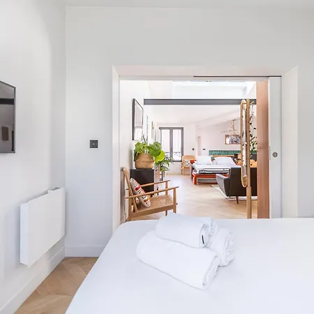 Appartamento Luxury Flat With Ac La-verrère-du-paradis Parigi