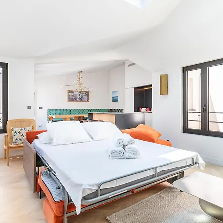 Luxury Flat With Ac La-verrère-du-paradis